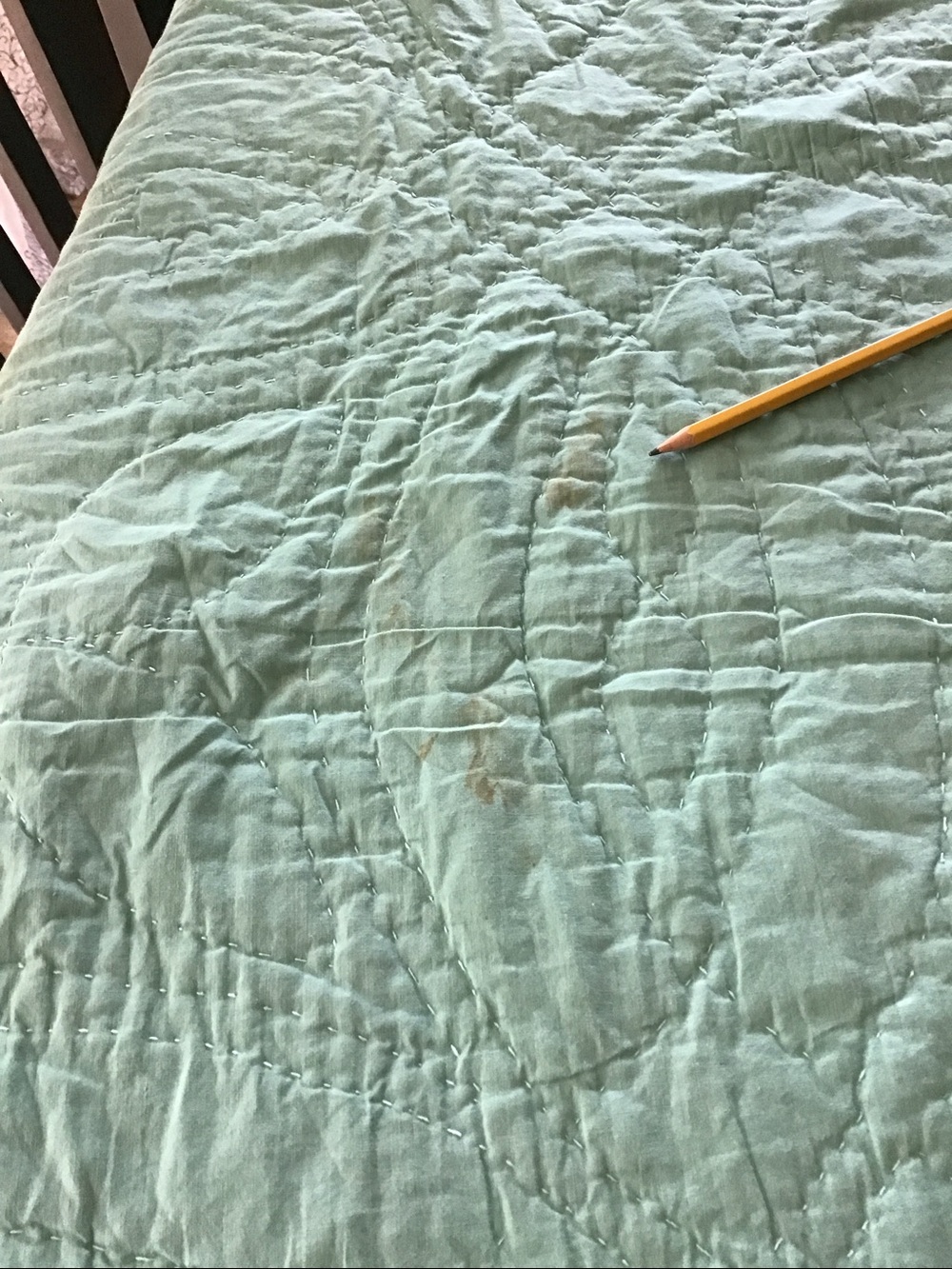 Vintage Double Wedding Ring quilt from the 1930s-1940s - Picture 15 of 15